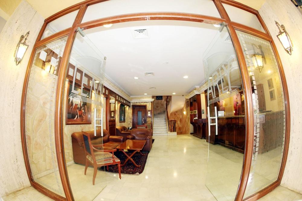 Hotel Le Marly 3*